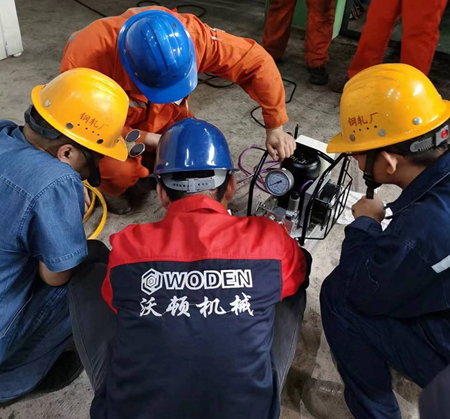 沃頓技術員在東華鋼鐵現(xiàn)場培訓情況